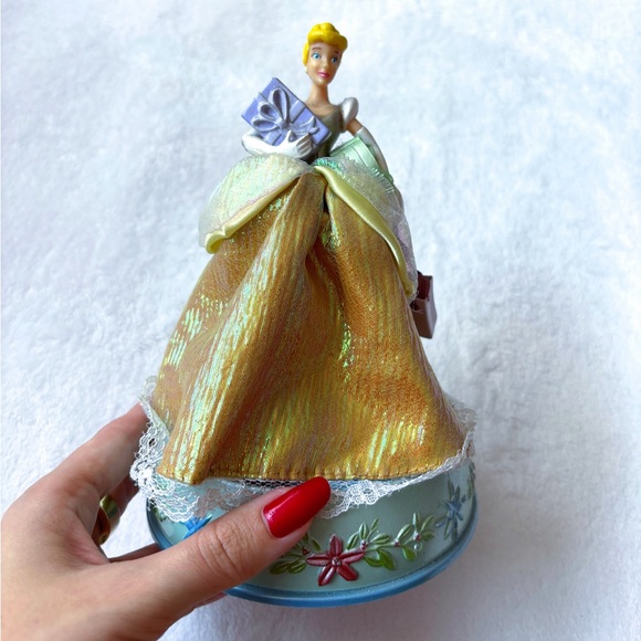 ✨RARE CHRISTMAS CINDERELLA GEMMT 2007 DISNEY CHRISTMAS - CHRISTMAS SONG & SPINS✨ - Picture 10 of 10